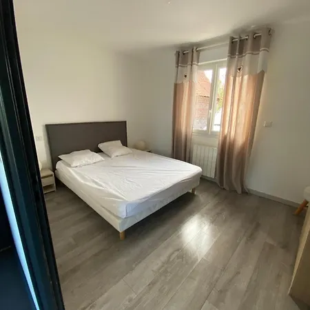 Les Sarcelles Holiday home *